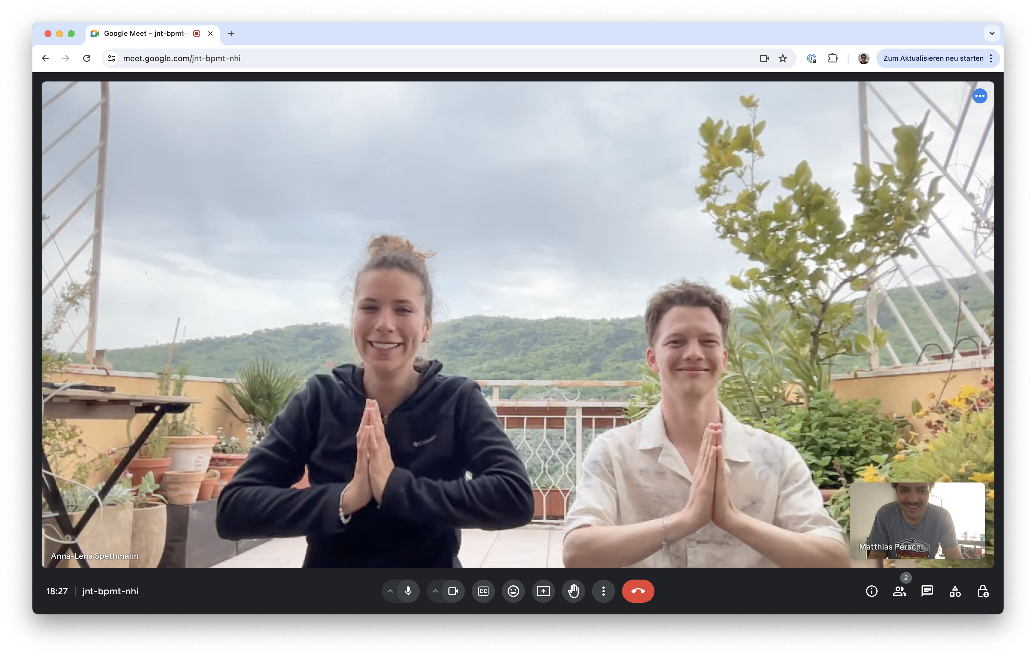 240429 Johannes Anna Itlay Yoga 1